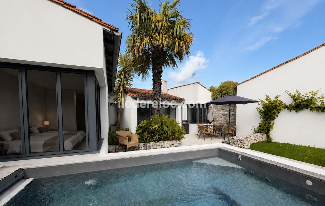 Photo 6 : PISCINE d'une maison situ&eacute;e &agrave; La Flotte-en-R&eacute;, &icirc;le de R&eacute;.