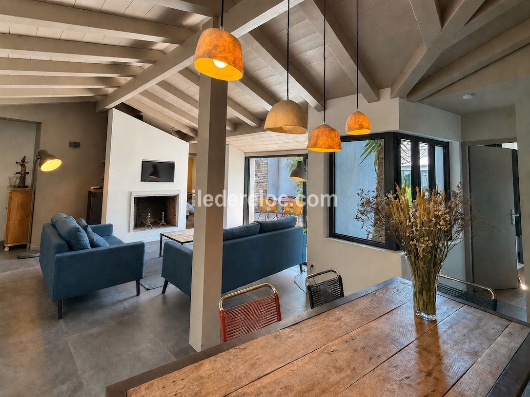 Photo 5 : SEJOUR d'une maison situ&eacute;e &agrave; La Flotte-en-R&eacute;, &icirc;le de R&eacute;.
