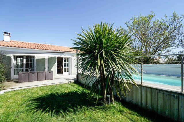 Photo 2 : EXTERIEUR d'une maison située à Sainte-Marie, île de Ré.