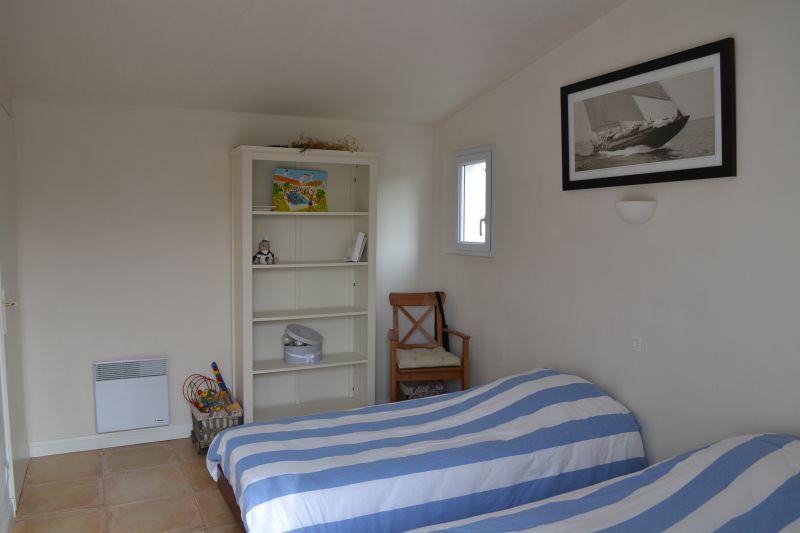 Photo 10 : CHAMBRE d'une maison située à Les Portes-en-Ré, île de Ré.