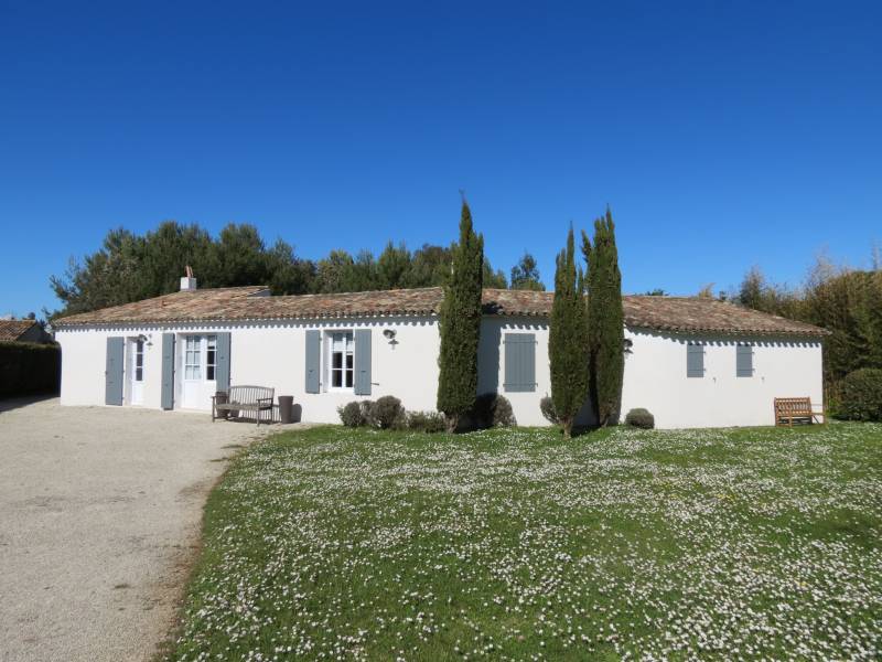 Photo 1 : EXTERIEUR d'une maison située à Les Portes-en-Ré, île de Ré.