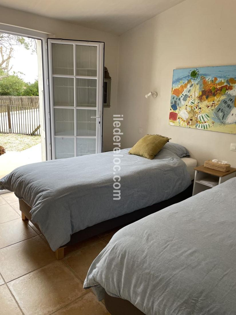 Photo 12 : CHAMBRE d'une maison situ&eacute;e &agrave; Les Portes-en-R&eacute;, &icirc;le de R&eacute;.