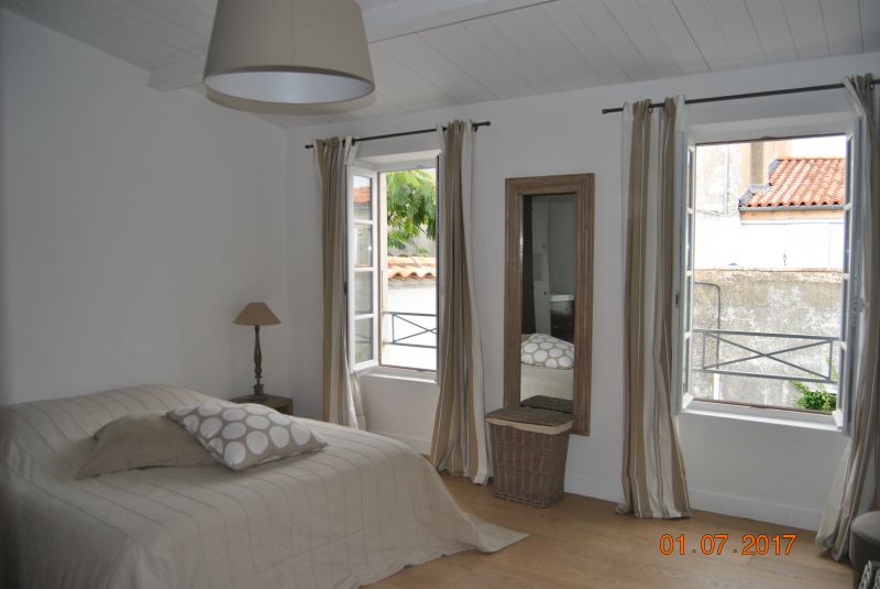 Photo 18 : CHAMBRE d'une maison située à La Couarde-sur-mer, île de Ré.