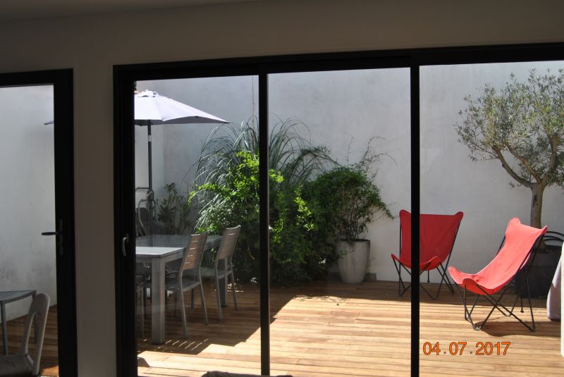 Photo 12 : TERRASSE d'une maison située à La Couarde-sur-mer, île de Ré.