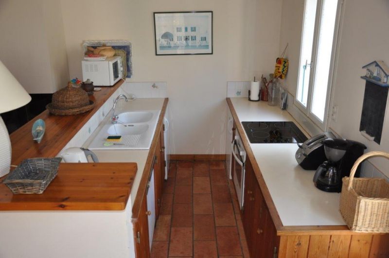 Photo 10 : CUISINE d'une maison située à La Couarde-sur-mer, île de Ré.