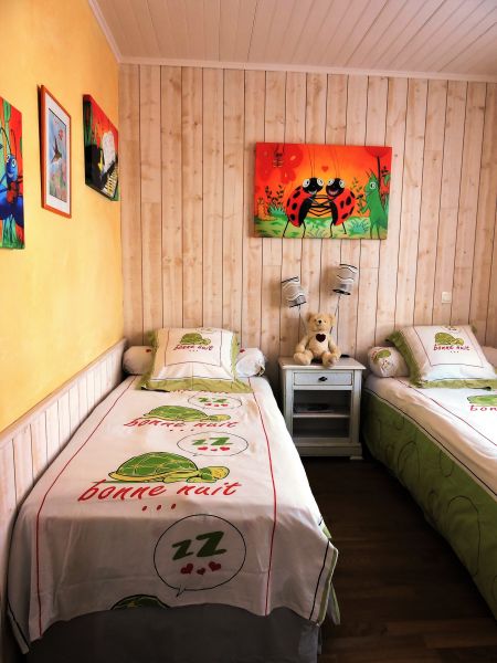 Photo 10 : CHAMBRE d'une maison située à Le Bois-Plage, île de Ré.