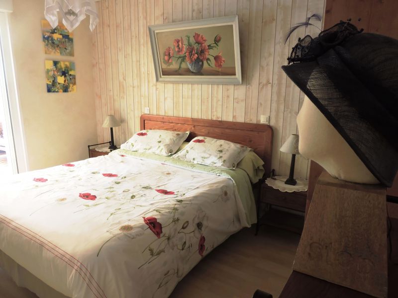 Photo 12 : CHAMBRE d'une maison située à Le Bois-Plage, île de Ré.