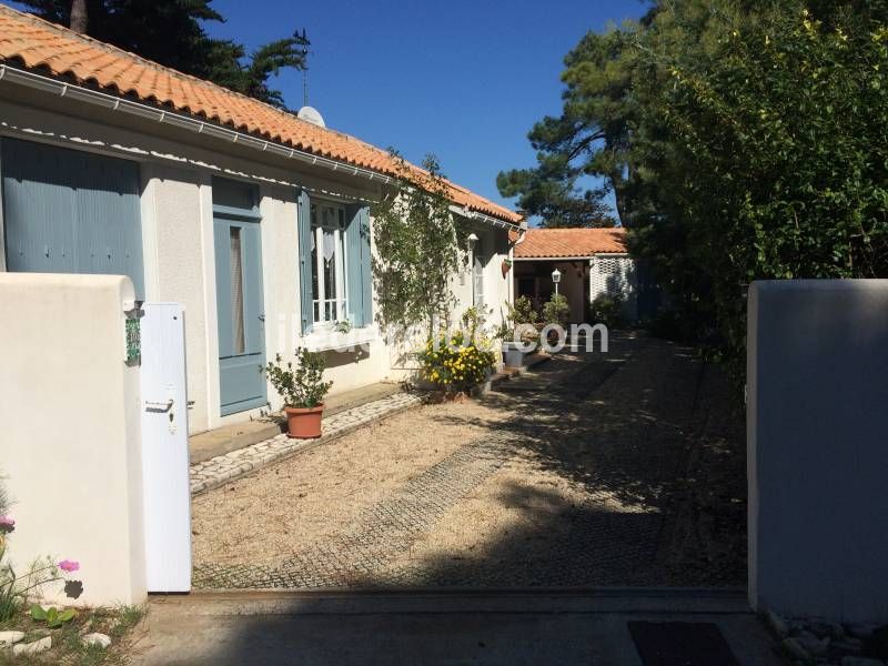 Photo 7 : EXTERIEUR d'une maison située à Rivedoux-Plage, île de Ré.