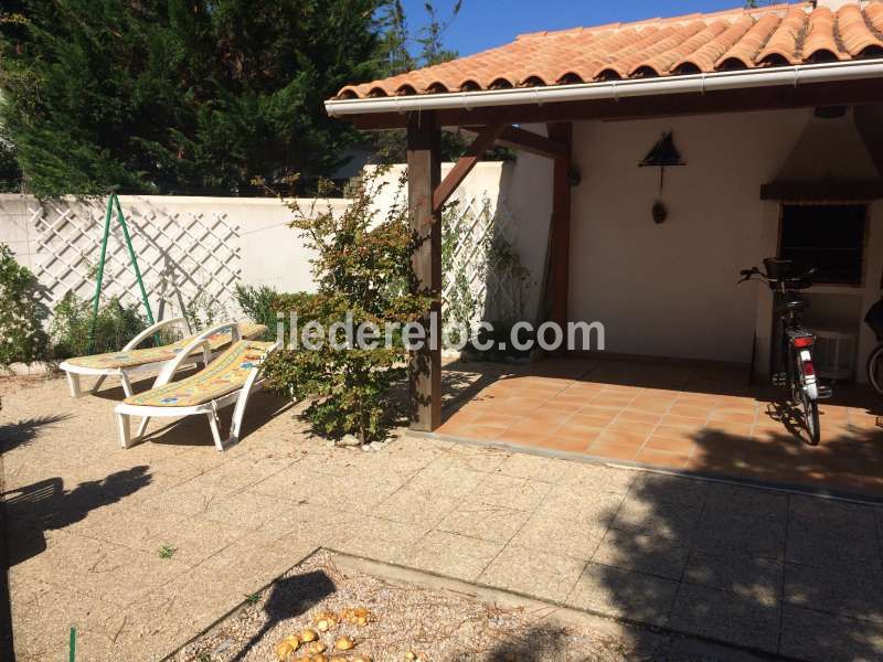 Photo 5 : EXTERIEUR d'une maison située à Rivedoux-Plage, île de Ré.