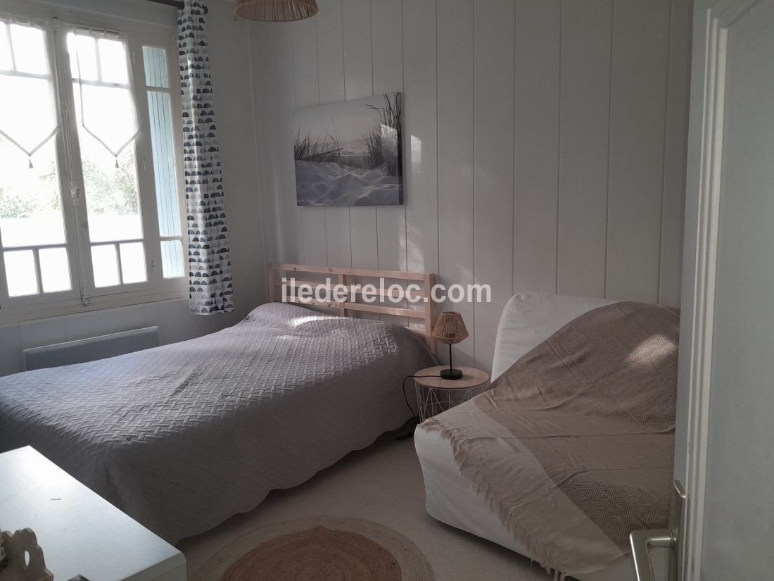 Photo 11 : CHAMBRE d'une maison située à Rivedoux-Plage, île de Ré.