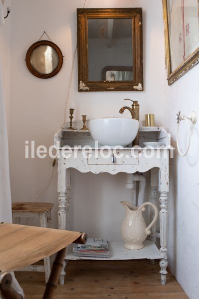 Photo 14 : CHAMBRE d'une maison située à Saint-Martin-de-Ré, île de Ré.