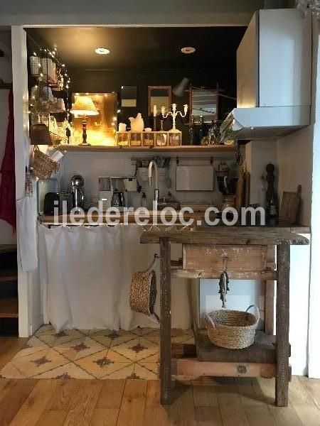 Photo 5 : CUISINE d'une maison située à Saint-Martin-de-Ré, île de Ré.