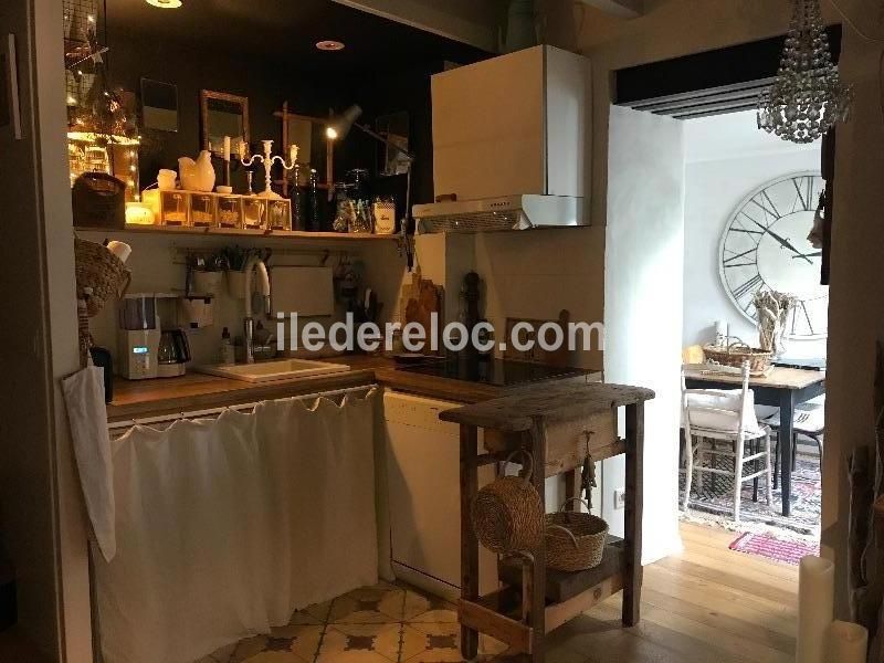 Photo 6 : CUISINE d'une maison située à Saint-Martin-de-Ré, île de Ré.