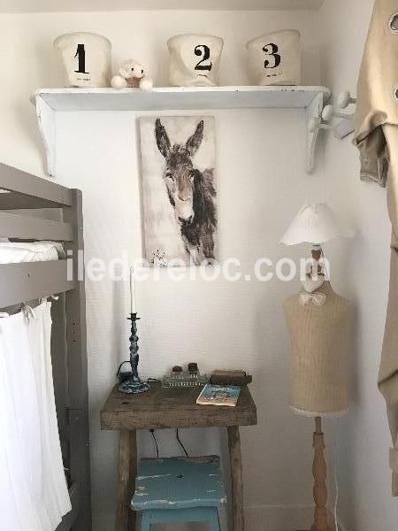 Photo 15 : CHAMBRE d'une maison située à Saint-Martin-de-Ré, île de Ré.