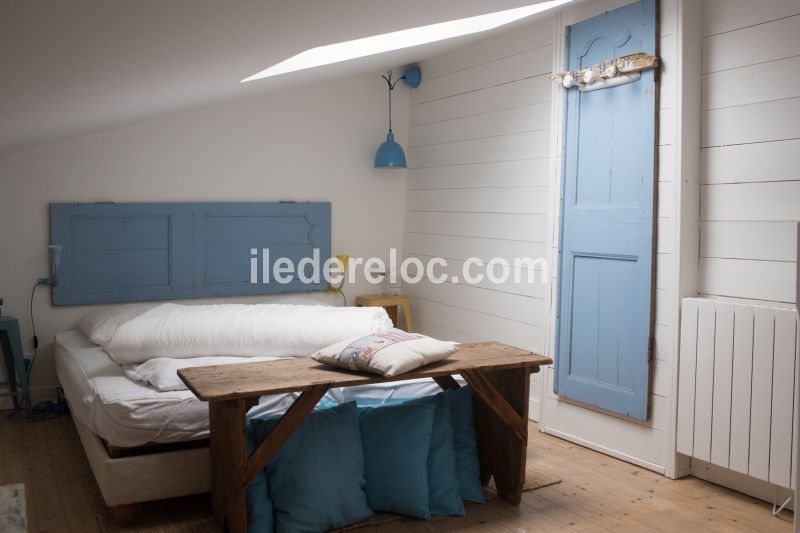 Photo 17 : CHAMBRE d'une maison située à Saint-Martin-de-Ré, île de Ré.