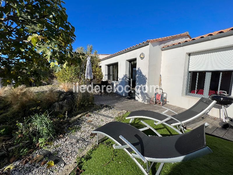 Photo 20 : EXTERIEUR d'une maison située à Saint-Martin-de-Ré, île de Ré.