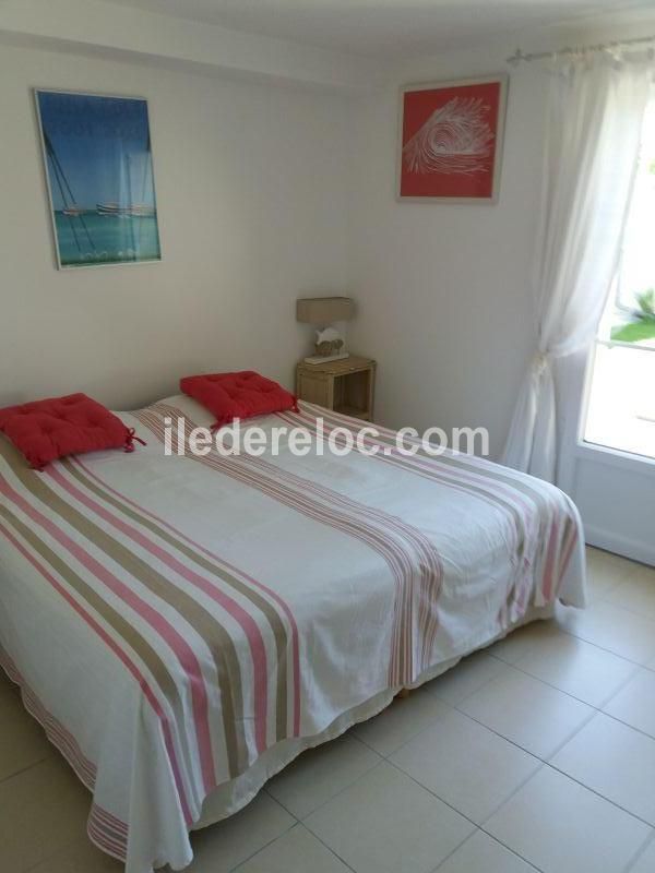 Photo 17 : CHAMBRE d'une maison située à La Couarde-sur-mer, île de Ré.