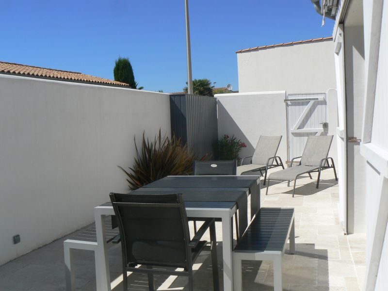 Photo 6 : TERRASSE d'une maison située à Le Bois-Plage-en-Ré, île de Ré.