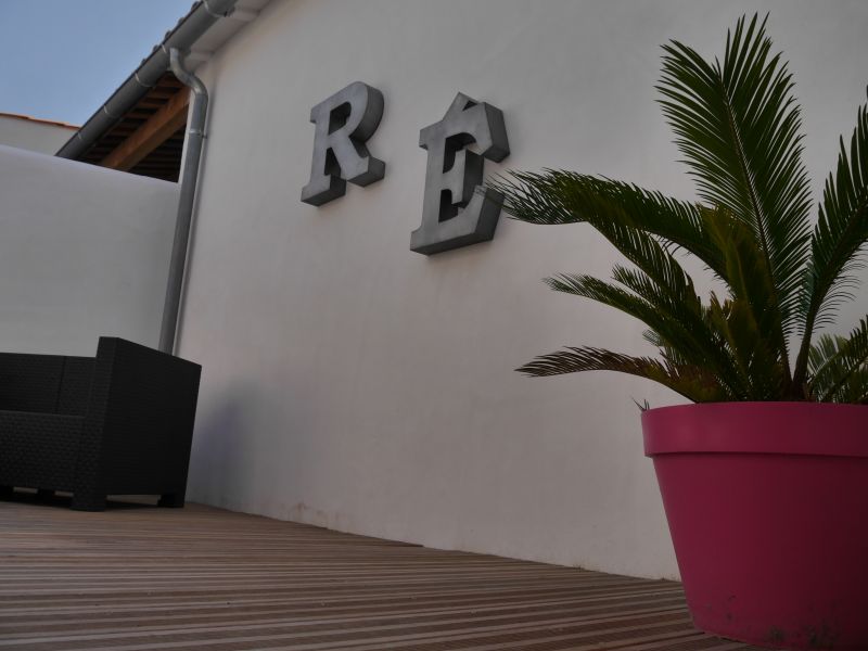 Photo 11 : PATIO d'une maison située à Le Bois-Plage-en-Ré, île de Ré.