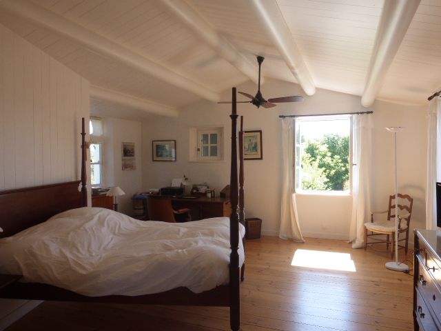 Photo 10 : CHAMBRE d'une maison située à Les Portes-en-Ré, île de Ré.