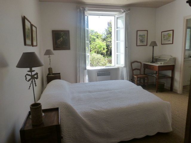 Photo 12 : CHAMBRE d'une maison située à Les Portes-en-Ré, île de Ré.