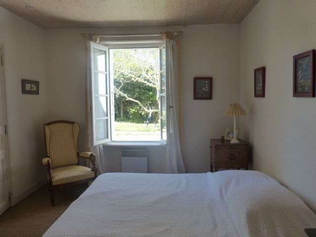 Photo 14 : CHAMBRE d'une maison située à Les Portes-en-Ré, île de Ré.