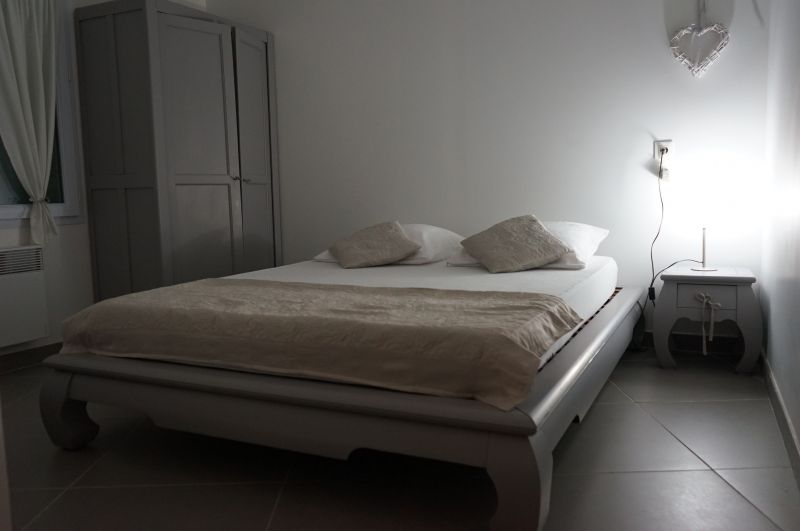 Photo 5 : CHAMBRE d'une maison située à Loix, île de Ré.