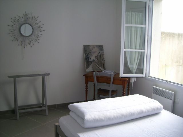 Photo 6 : CHAMBRE d'une maison située à Loix, île de Ré.