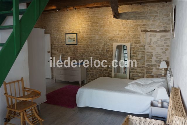 Photo 3 : CHAMBRE d'une maison située à La Flotte, île de Ré.