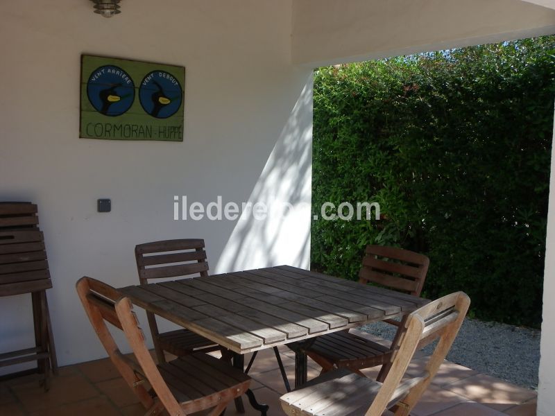 Photo 3 : TERRASSE d'une maison située à Les Portes-en-Ré, île de Ré.