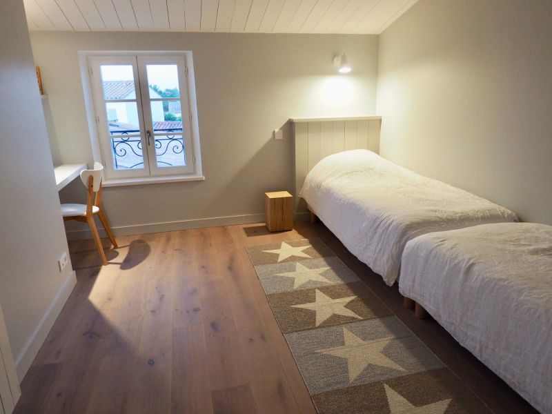 Photo 6 : CHAMBRE d'une maison située à Le Bois-Plage-en-Ré, île de Ré.