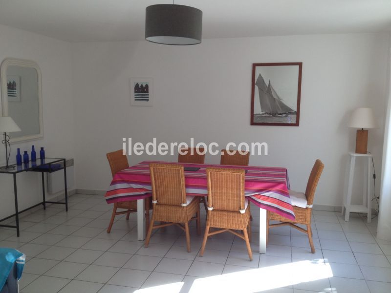 Photo 9 : SEJOUR d'une maison située à La Couarde-sur-mer, île de Ré.