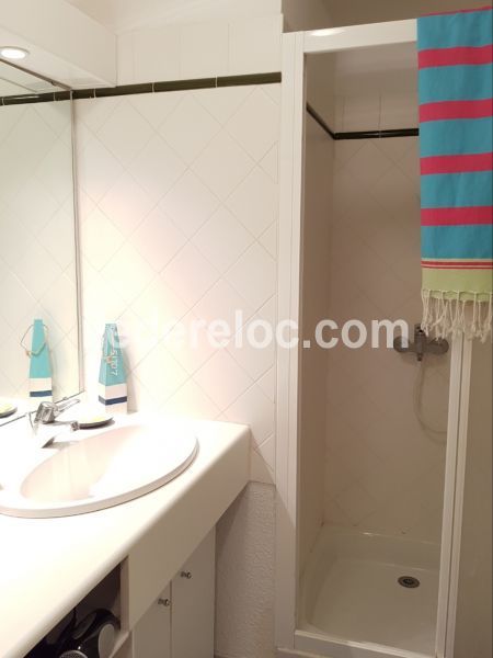Photo 7 : SALLEDEBAIN d'une maison située à La Couarde-sur-mer, île de Ré.