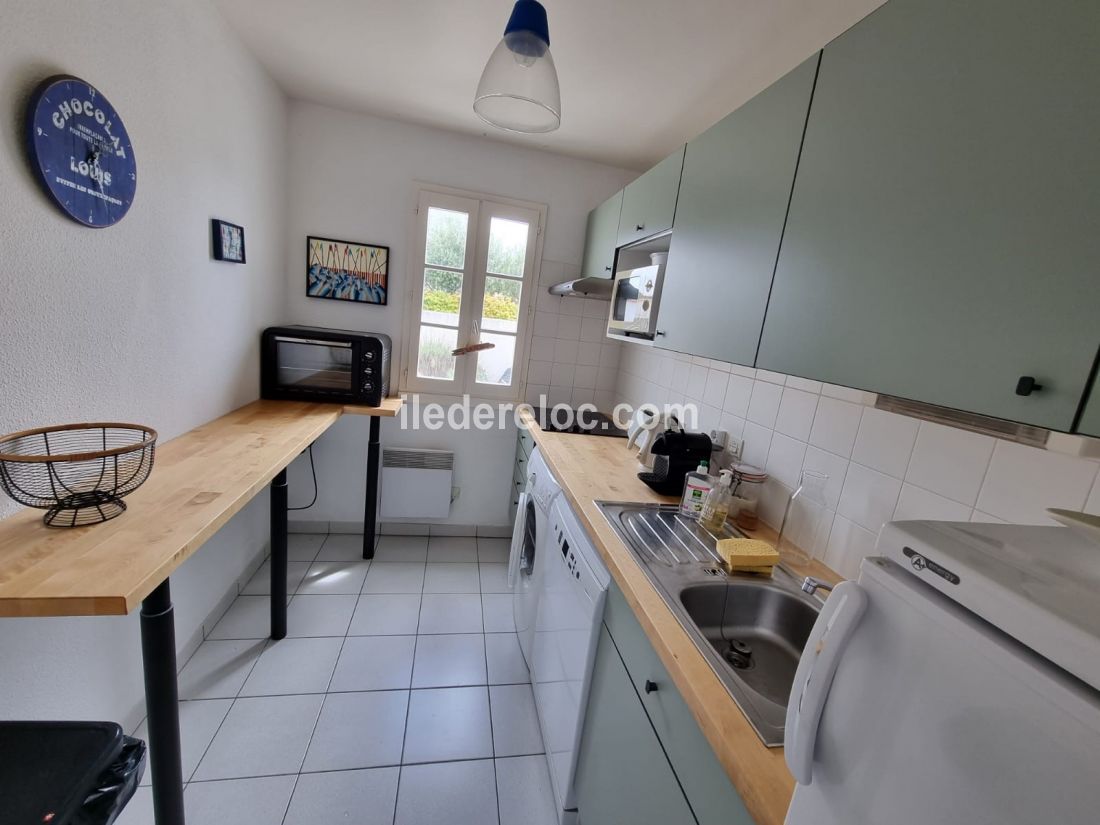 Photo 14 : CUISINE d'une maison située à La Couarde-sur-mer, île de Ré.