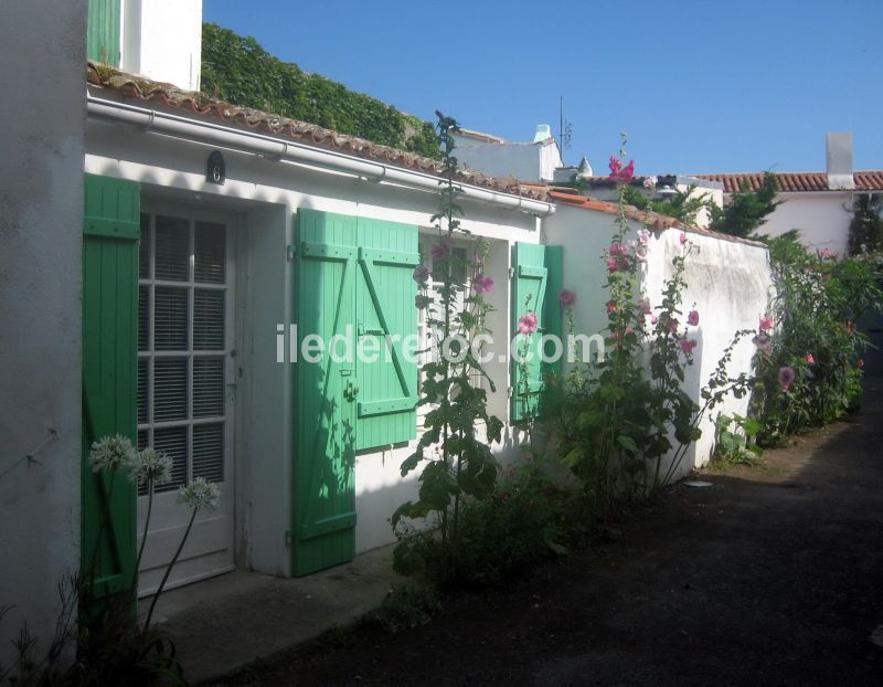 Photo 1 : EXTERIEUR d'une maison située à Loix, île de Ré.