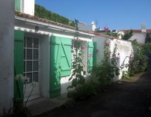 Ile de Ré:Ancien chai restauré au centre de loix