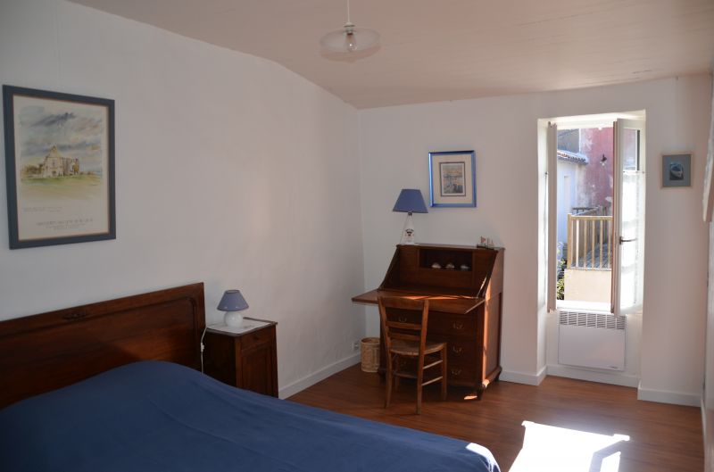 Photo 10 : CHAMBRE d'une maison située à Sainte-Marie-de-Ré, île de Ré.