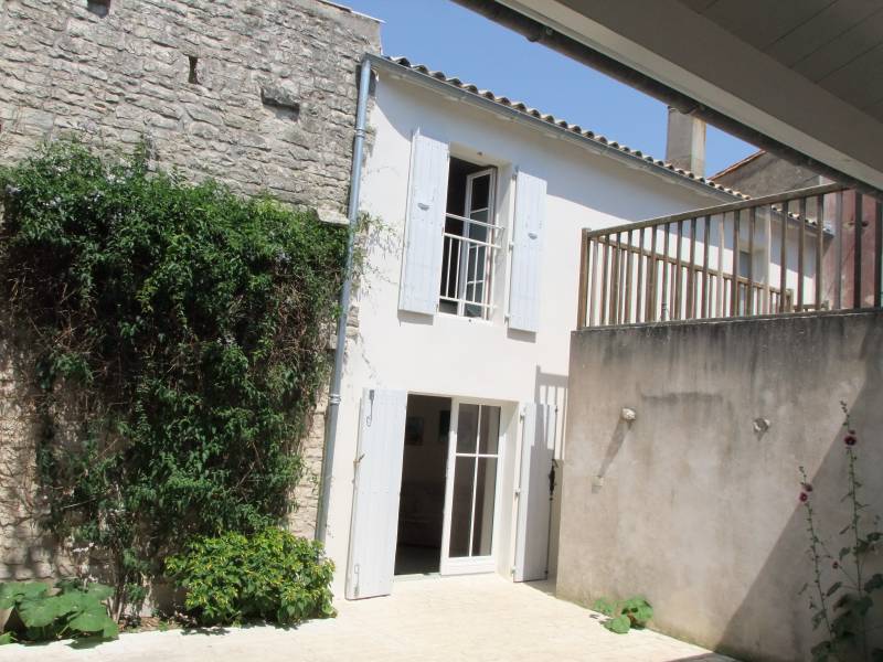 Photo 3 : EXTERIEUR d'une maison située à Sainte-Marie-de-Ré, île de Ré.