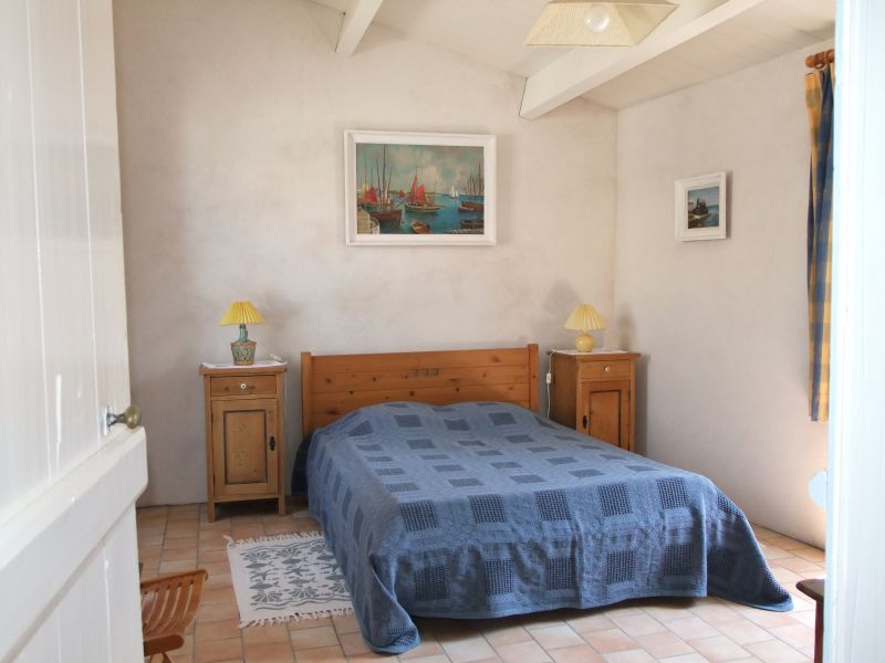 Photo 17 : CHAMBRE d'une maison située à Sainte-Marie-de-Ré, île de Ré.