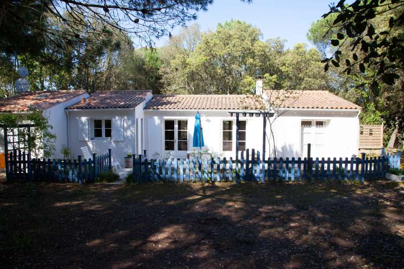 Photo 5 : EXTERIEUR d'une maison située à La Couarde-sur-mer, île de Ré.