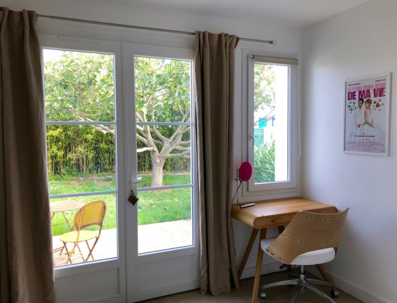 Photo 8 : CHAMBRE d'une maison située à Loix, île de Ré.