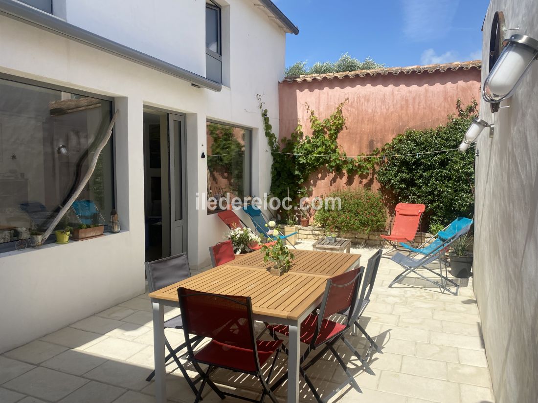 Photo 1 : PATIO d'une maison située à Ars, île de Ré.