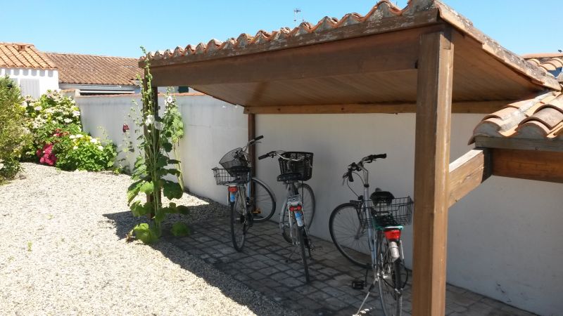 Photo 4 : ENTREE d'une maison située à La Couarde-sur-mer, île de Ré.