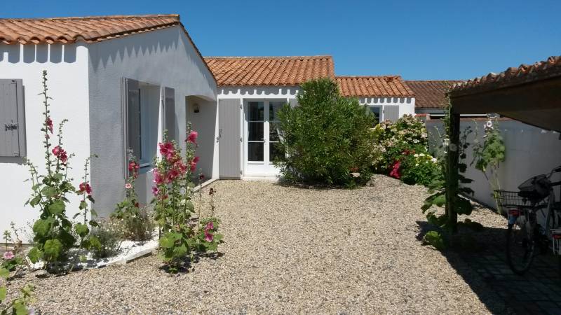 Photo 2 : ENTREE d'une maison située à La Couarde-sur-mer, île de Ré.