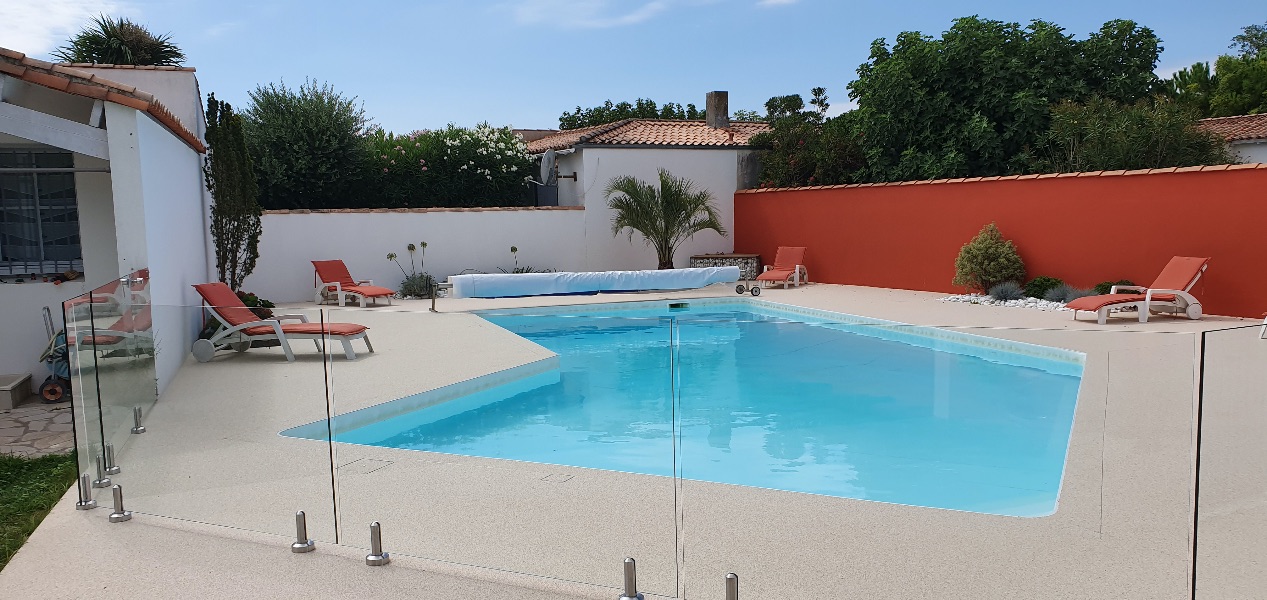 Photo 1 : PISCINE d'une maison située à La Couarde-sur-mer, île de Ré.