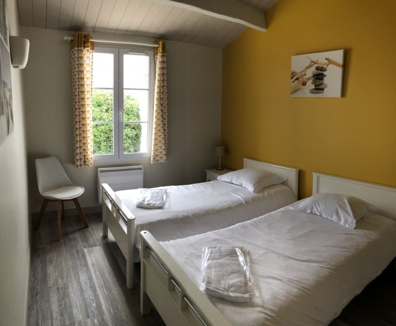 Photo 16 : CHAMBRE d'une maison située à La Couarde-sur-mer, île de Ré.