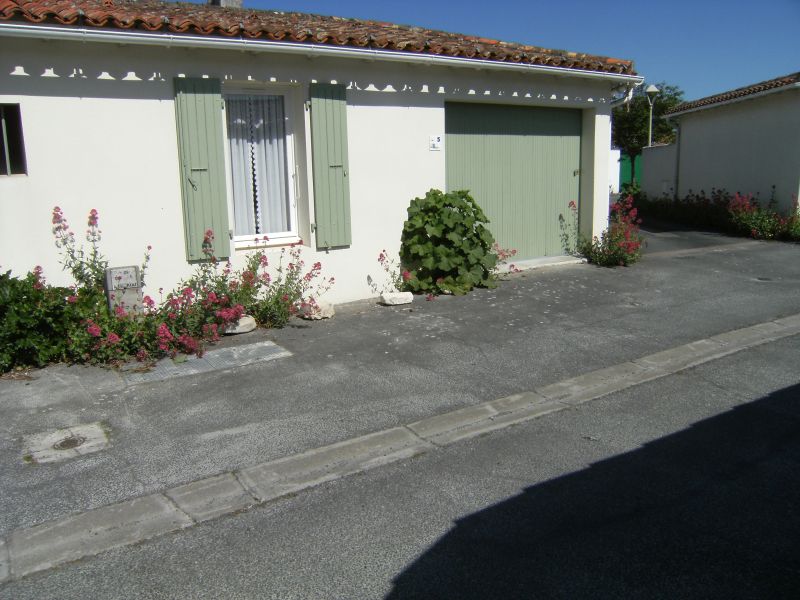 Photo 5 : EXTERIEUR d'une maison située à Sainte-Marie-de-Ré, île de Ré.