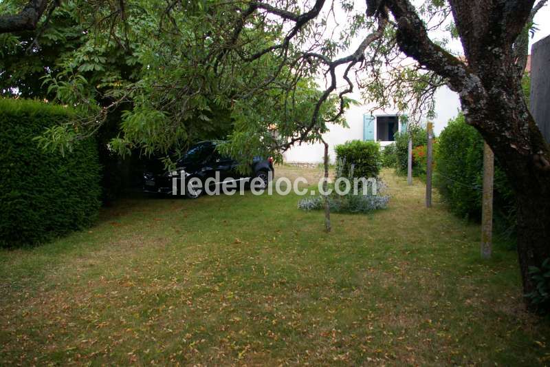 Photo 1 : JARDIN d'une maison située à Sainte-Marie-de-Ré, île de Ré.