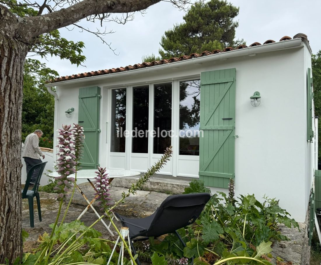 Photo 5 : EXTERIEUR d'une maison situ&eacute;e &agrave; Les Portes-en-R&eacute;, &icirc;le de R&eacute;.