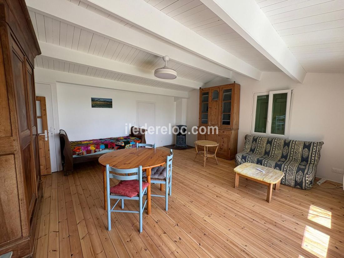 Photo 7 : SEJOUR d'une maison situ&eacute;e &agrave; Les Portes-en-R&eacute;, &icirc;le de R&eacute;.